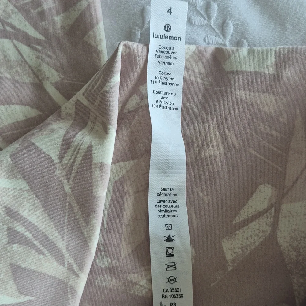 Lululemon Wunder Under Crop (High Rise 21") In Shadow Leaf Light Ivory Size 4 - Picture 4 of 6